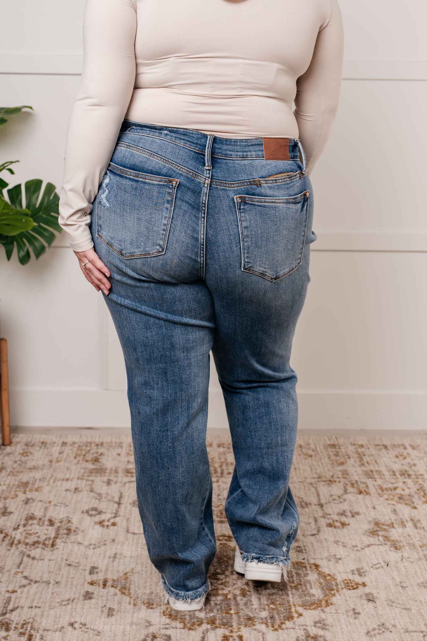 Judy Blue Quinn Cell Phone Pocket Dad Jeans